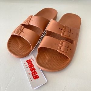 NWT Freedom Mosses Anthropologie AFM001 Brown Rubber Slides Sz 40/41